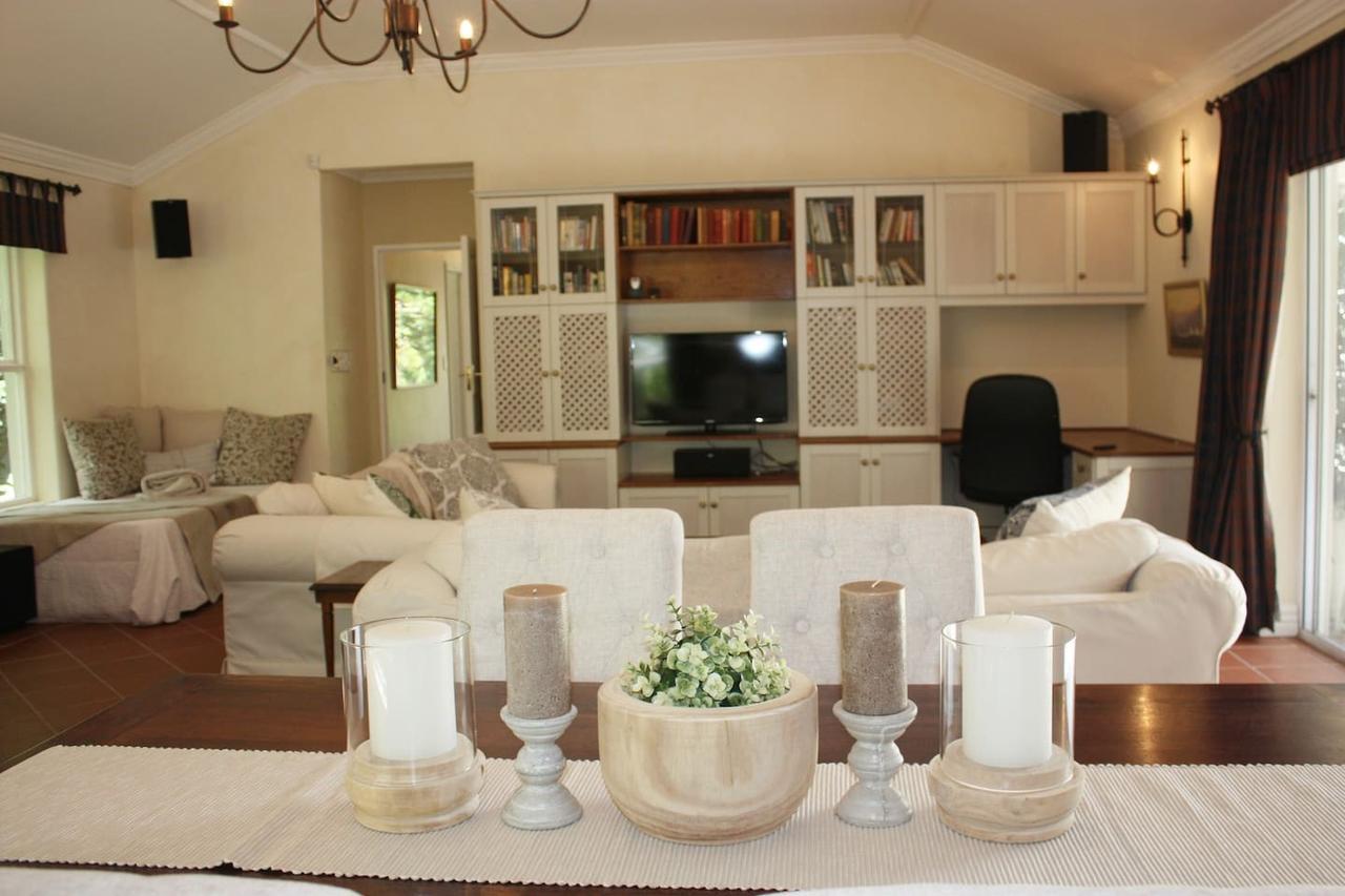 Camelot In Constantia Bed & Breakfast เคปทาวน์ ภายนอก รูปภาพ