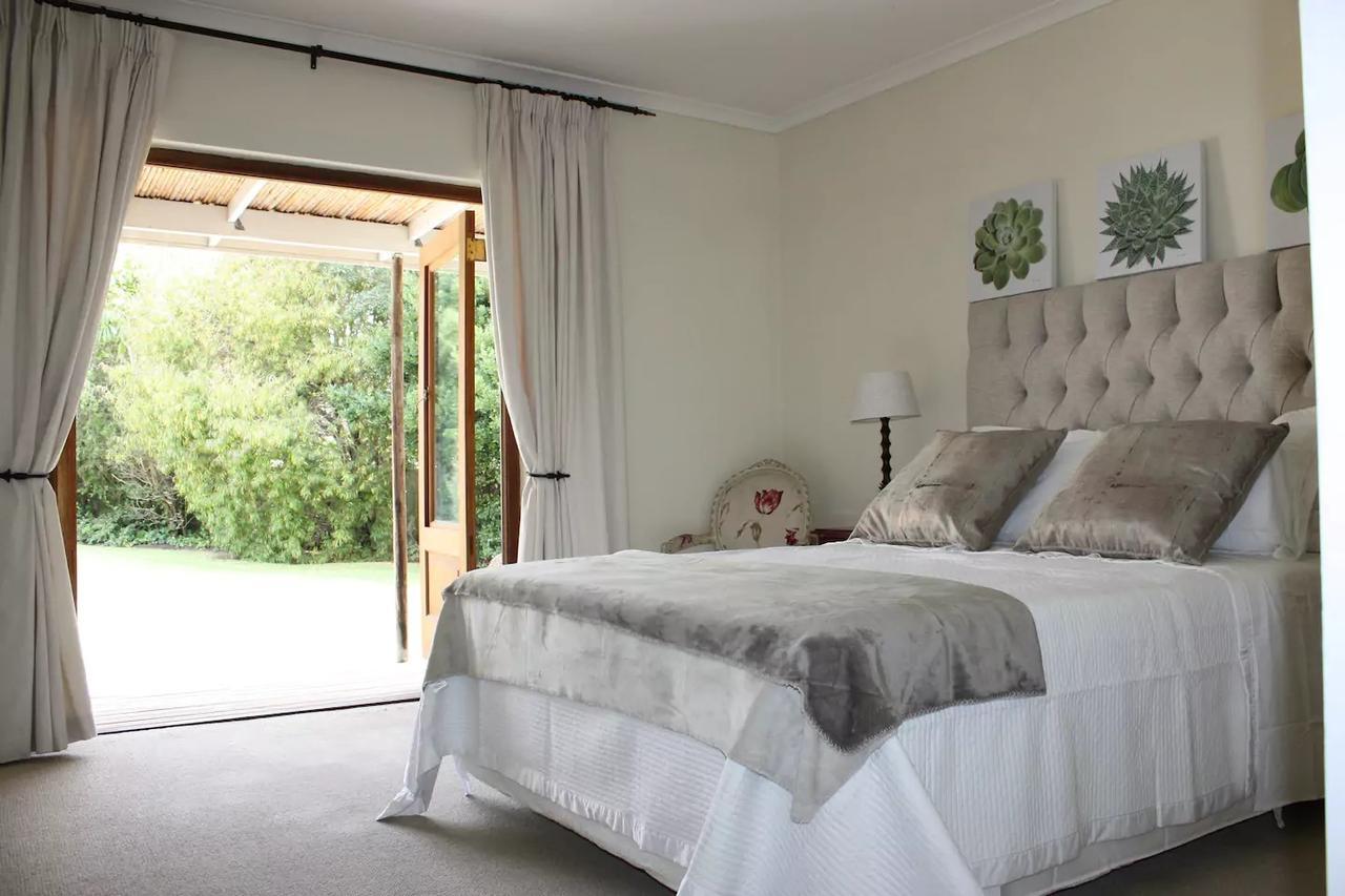 Camelot In Constantia Bed & Breakfast เคปทาวน์ ภายนอก รูปภาพ