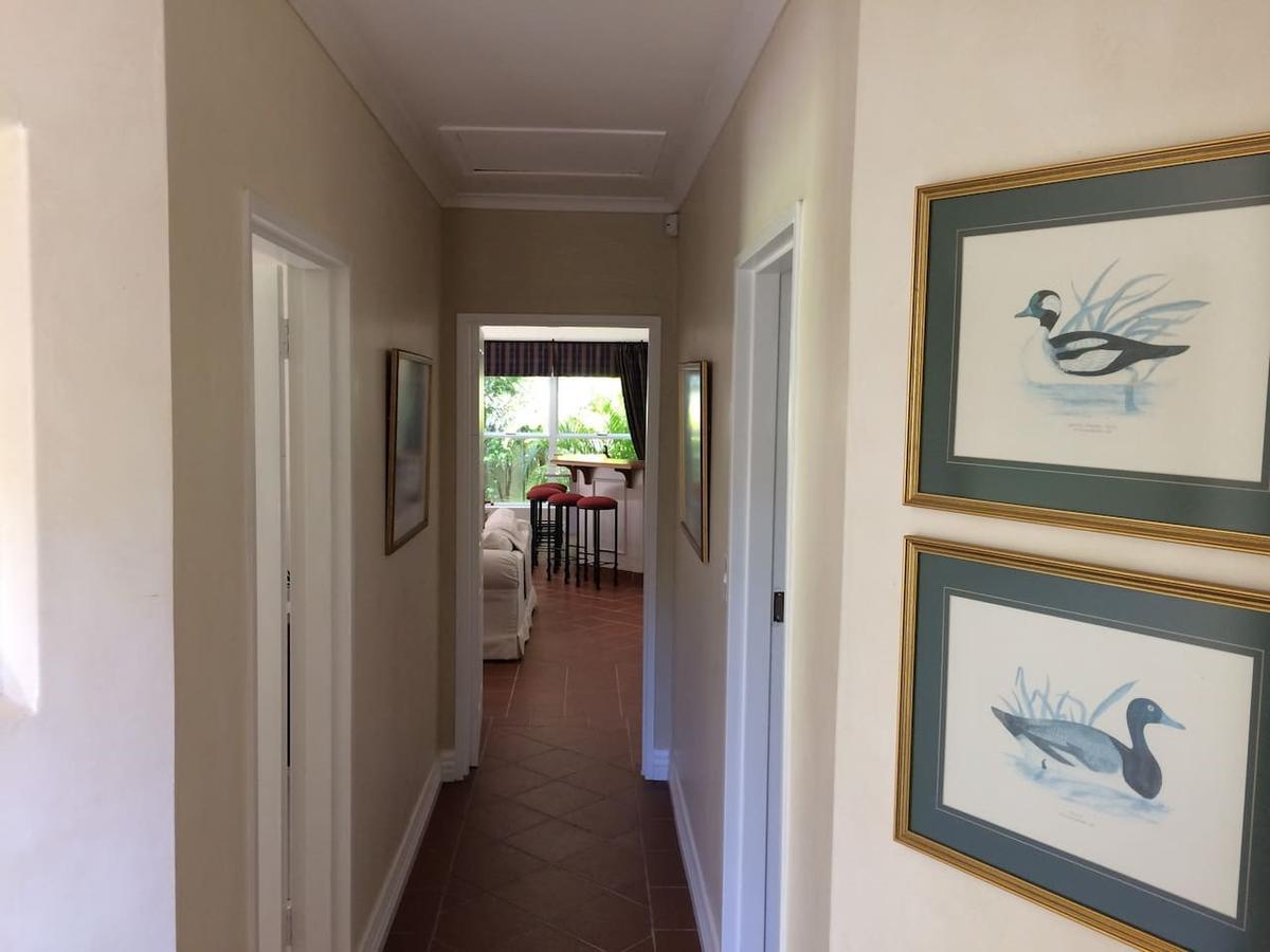 Camelot In Constantia Bed & Breakfast เคปทาวน์ ภายนอก รูปภาพ