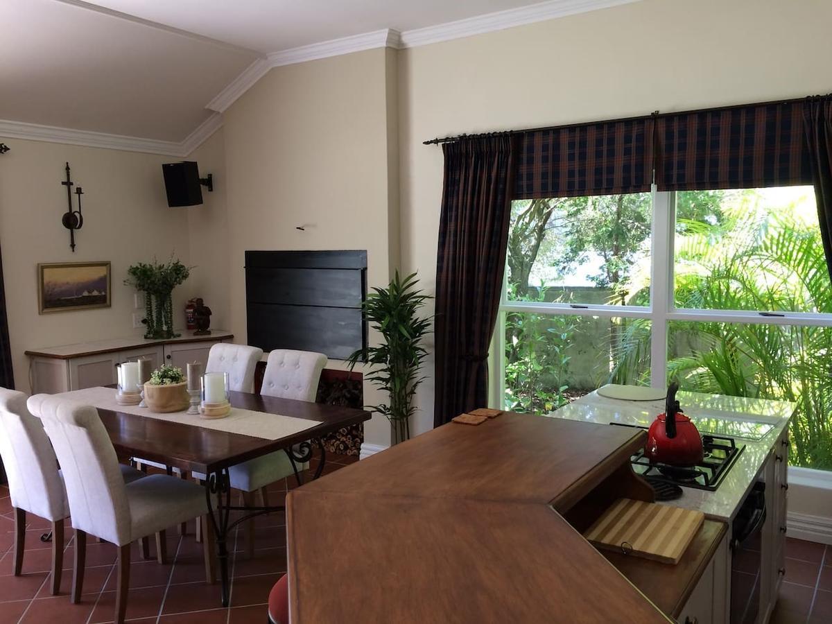 Camelot In Constantia Bed & Breakfast เคปทาวน์ ภายนอก รูปภาพ