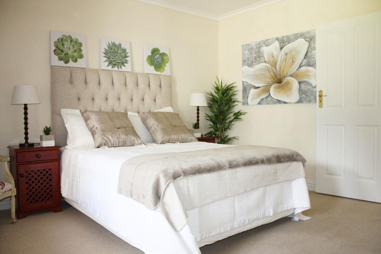 Camelot In Constantia Bed & Breakfast เคปทาวน์ ภายนอก รูปภาพ
