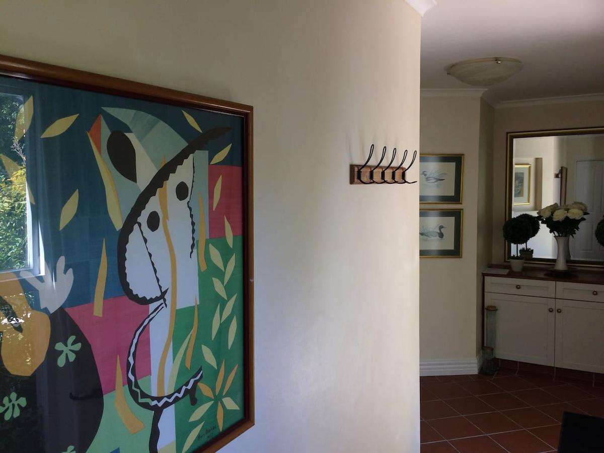 Camelot In Constantia Bed & Breakfast เคปทาวน์ ภายนอก รูปภาพ